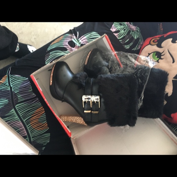 New…womens fancy Leather ankle boots size 9 - Picture 2 of 4